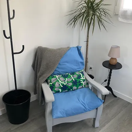 Relaxing Next To The River - La De Susana